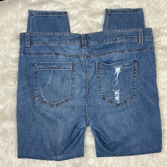 Forever 21 Plus Ripped/Destroyed Medium Wash Stretchy Denim Jeans - Picture 2 of 7
